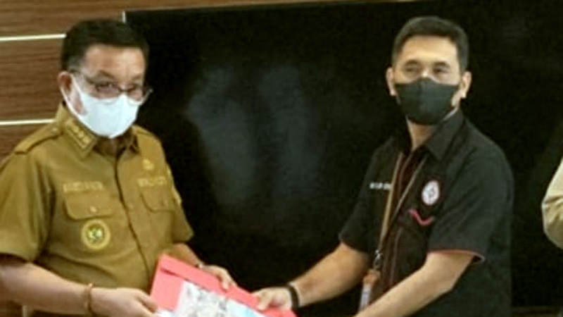 Catatan Pinggir Harto Kahiking Nahkodai Perumda Pasar Bitung