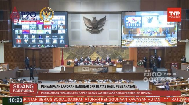 Anggota DPR-RI Dapil Sulteng Muhidin Muhammad Said Terjatuh Saat Sidang