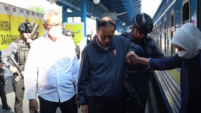Dengan Senjata Lengkap, Begini Penampilan Paspampres Kawal Presiden Jokowi di Ukraina