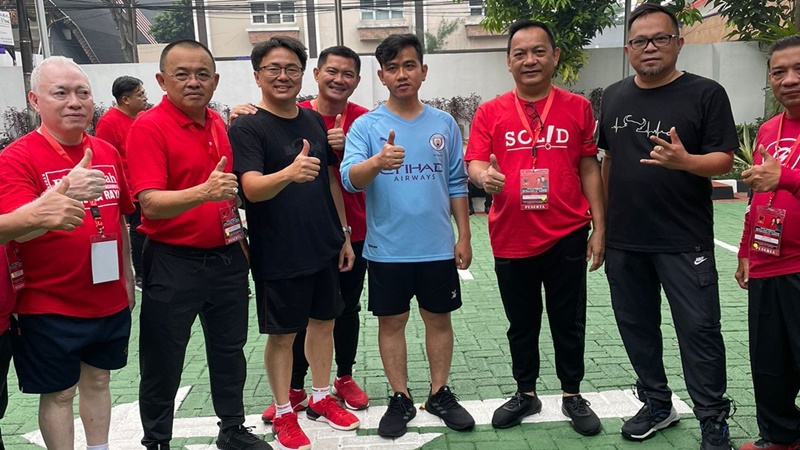 Akrabnya Gibran Rakabuming bersama Steven Kandouw, Andrei Angouw, Joune Ganda dan Wenny Lumentut