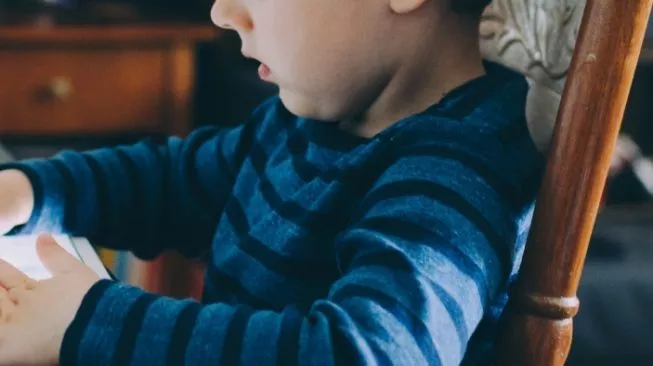 Mata Anak Ini Juling Akibat Main Gadget Sejak Dua Tahun, Terpaksa Harus Operasi 11 Mata Anak Ini Juling Akibat Main Gadget Sejak Dua Tahun, Terpaksa Harus Operasi