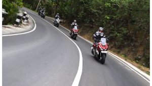 Begini Cara Naik Motor Matik di Tanjakan dan Turunan