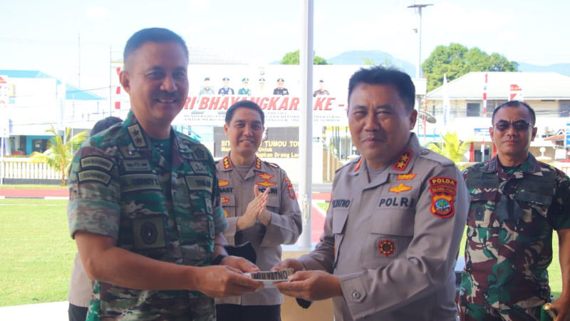 Pangdam-Danrem Pimpin Pasukan 'Serbu' Mapolda Sulut, Kapolda Irjen Pol Mulyatno Terharu