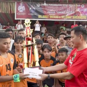 Sarana Lahirkan Atlet Berprestasi, Bupati Joune Ganda Dukung Pertandingan Sepakbola Remaja