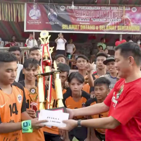 Sarana Lahirkan Atlet Berprestasi, Bupati Joune Ganda Dukung Pertandingan Sepakbola Remaja