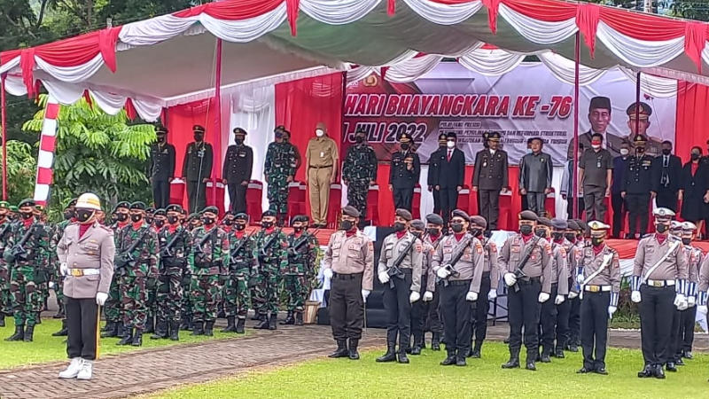 Bupati Joune Ganda Hadiahi Polres Minut Sebidang Tanah di Hari Bhayangkara ke-76
