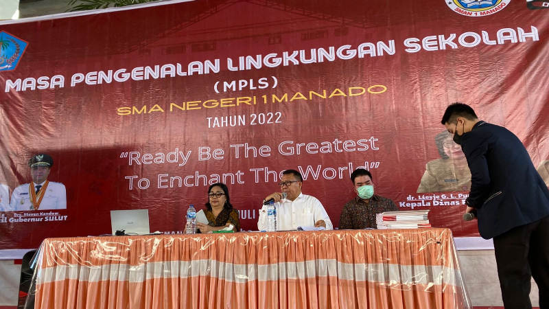 Bawakan Materi di SMAN 1 Manado, Pdt Lucky Rumopa: Kerukunan Harus Dimulai dari Kalangan Muda