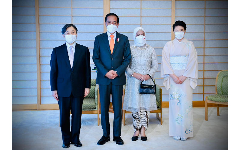 Kaisar dan Permaisuri Jepang Sambut Kedatangan Joko Widodo dan Iriana di Istana