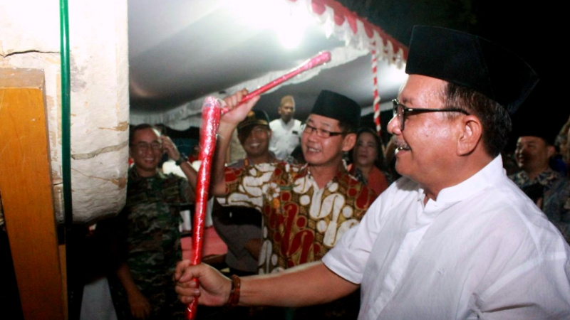 Lepas Pawai Takbiran Idul Adha 1443 H, Maurits Mantiri - Hengky Honandar Tersenyum Bahagia