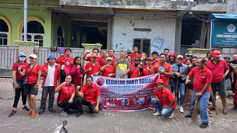 Tempat Ibadah di Aertembaga Jadi Sasaran Bakti Sosial Kader PDI Perjuangan