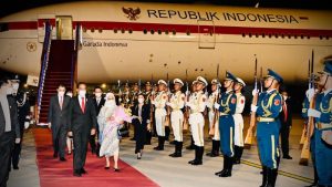 Presiden Jokowi dan Ibu Iriana Tiba di Beijing