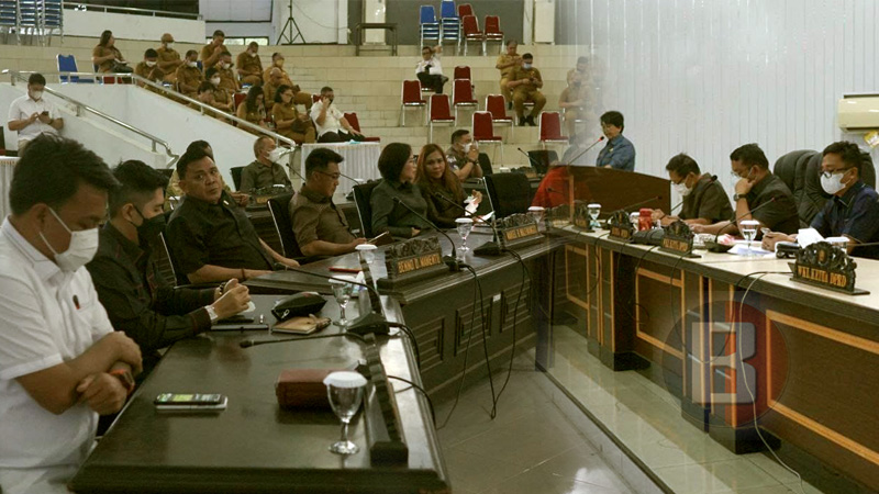Hengky Honandar Paparkan Dasar Pengajuan KUA-PPAS 2023 di Hadapan DPRD Bitung
