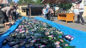 Ribuan Liter Miras, Sajam dan Knalpot Bising Dimusnahkan Polresta Manado