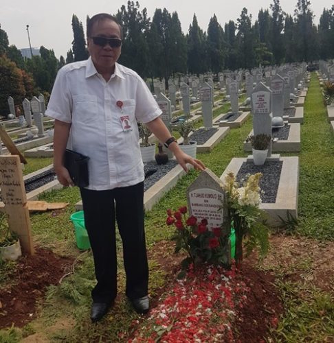 Ziarah ke Makam Tjahjo Kumolo, Ruben Saerang Kenang Jasa Almarhum Bagi Negara 9 Ziarah ke Makam Tjahjo Kumolo, Ruben Saerang Kenang Jasa Almarhum Bagi Negara
