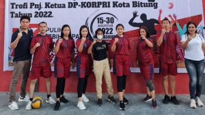 Tampil Nyentrik dengan Kostum Kuning, PUPR Keok Hadapi Tim Voli Dispar Bitung
