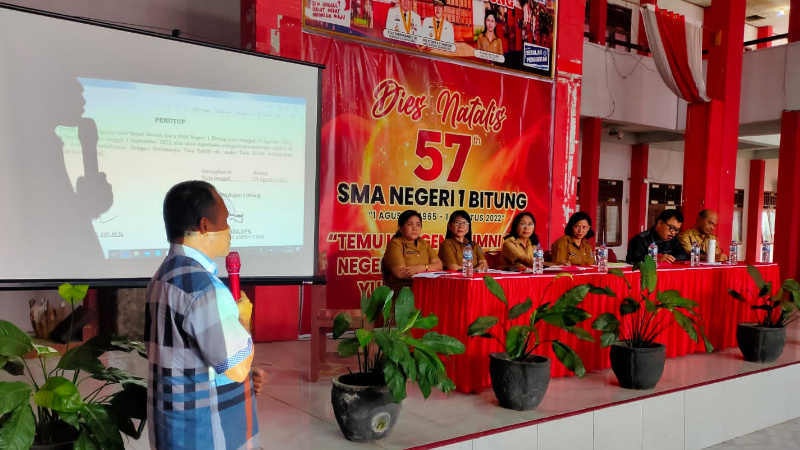 Fabian Kaloh Bicara Tata Tertib di Hadapan Orang Tua Siswa SMA Negeri 1 Bitung