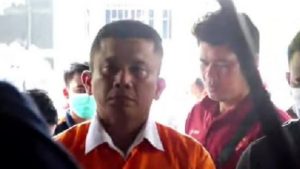 Ferdy Sambo Jalani Rekonstruksi Kenakan Baju Tahanan dan Tangan Diborgol