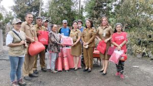 Korban Kebakaran di Desa Molompar Satu Terima Bantuan dari Pemkab Mitra