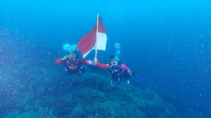 Luar Biasa, Ratatotok Dive Club Kibarkan Bendera di Bawah Laut