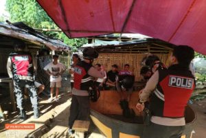 Patroli Rayon Polresta Manado Bongkar Judi Sabung Ayam di Desa Koka