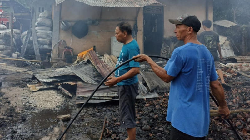 Kebakaran di Pusomaen Mitra Akibatkan Kerugian Hingga Rp300 Juta