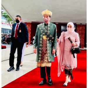 Joko Widodo Tampil dengan Baju Paksian di Gedung Nusantara, Ini Maknanya