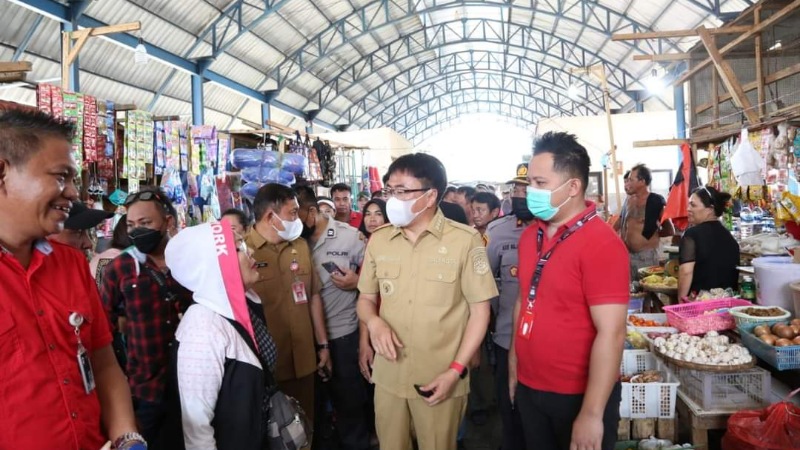 Wali Kota Andrei Angouw Tinjau Proses Penataan Pasar Pinasungkulan Karombasan