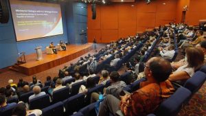 Kuliah Umum Airlangga Hartarto di RSIS dan NUS Singapura Diliputi Antusiasme Audiens