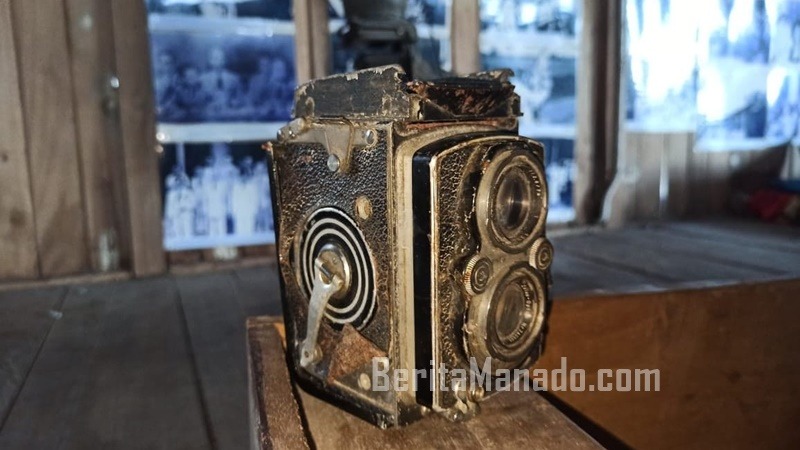 Salah satu kamera yang pernah digunakan Alex Mendur.