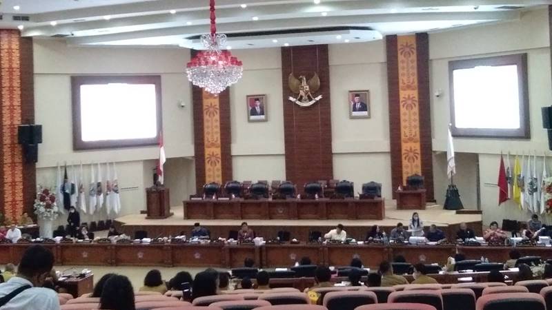 Suasana rapat paripurna KUA dan PPAS APBD 2023 di Kantor DPRD Provinsi Sulawesi Utara
