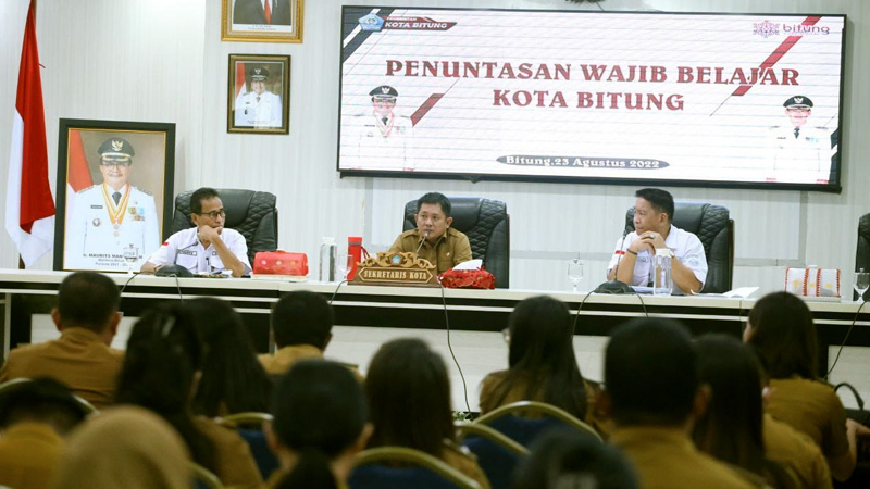 Rudy Theno Instruksikan Camat dan Lurah Jadi Pelopor Penuntasan Wajib Belajar