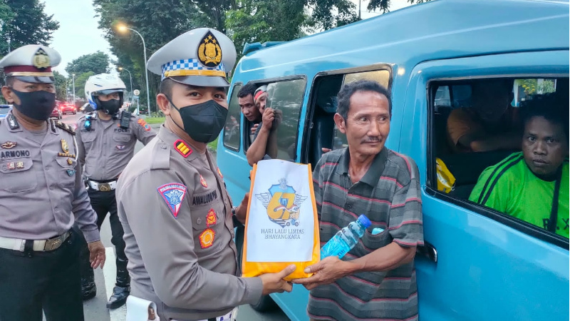 Aksi Simpatik Digelar Satlantas Bitung Pasca Harga BBM Naik
