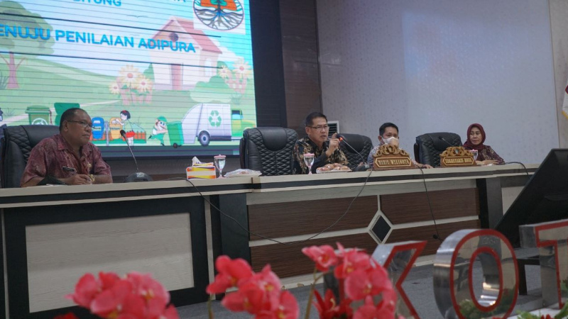 Maurits Mantiri - Hengky Honandar Tetap Komitmen Pertahankan Adipura