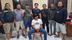 Asik Tidur dengan Istri Orang, Pemuda Kotobangon Kena Tusuk