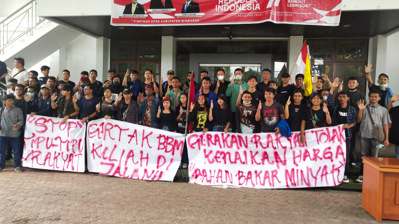 Denni Kalangi Terima Demo Mahasiswa Minahasa Terkait Kenaikan Harga BBM