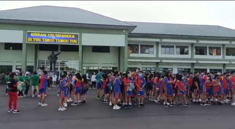 Ratusan Siswa, Guru dan Alumni SMA Katolik Karitas Tomohon Ikuti Jalan Sehat Bersama