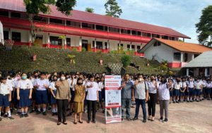 Sosialisasi Bahaya Narkoba di Kalangan Remaja, Kompol May Diana Sitepu Sambangi SMPN 4 Manado