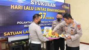 Peringati Hari Lalu Lintas Bhayangkara ke-67, Satlantas Kotamobagu Syukuran Bersama Kapolres