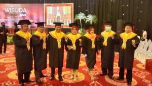 Selamat! James Sumendap Selesaikan Studi Magister Hukum di UTA’45