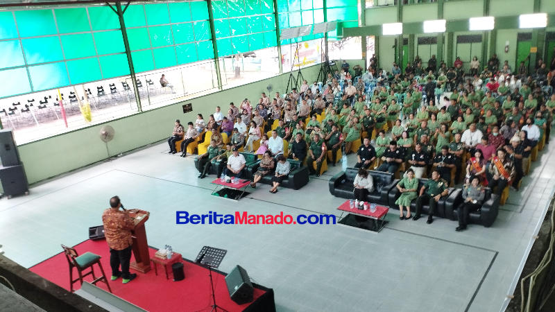 Pimpin Ibadah di Kodim 1309/Manado, Pdt Gilbert Lumoindong Berpesan Hadapi Kecewa dengan Mengampuni
