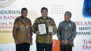 Airlangga Hartarto Dinobatkan Sebagai Tokoh Pemulihan Ekonomi Nasional