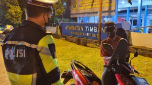 Razia Pengendara di Malam Hari, Satlantas Bitung Beri Pesan Ini ke Orang Tua