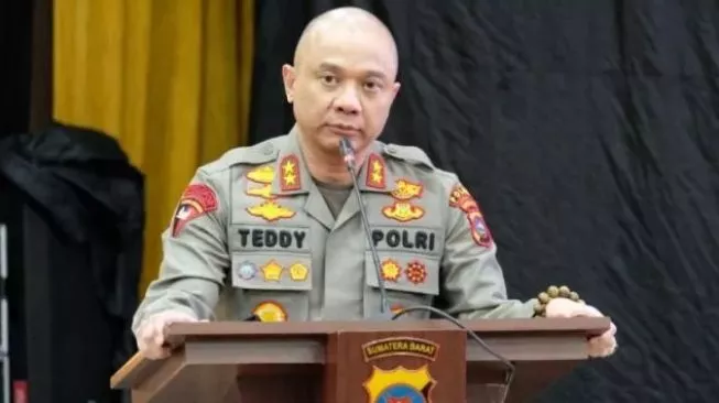 Kapolda Jatim Irjen Teddy Minahasa Kabarnya Ditangkap Kasus Narkoba, Berikut Profil Putra Asal Sulut Tersebut