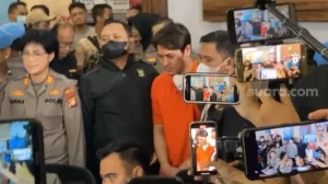 Sudah Pakai Baju Tahanan, Rizky Billar Seperti Linglung