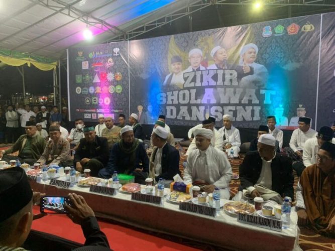 Zikir Sholawat dan Seni Oleh MMI Berlangsung Aman, Ketua MUI Sulut Apresiasi Polresta Manado 9 Zikir Sholawat dan Seni Oleh MMI Berlangsung Aman, Ketua MUI Sulut Apresiasi Polresta Manado