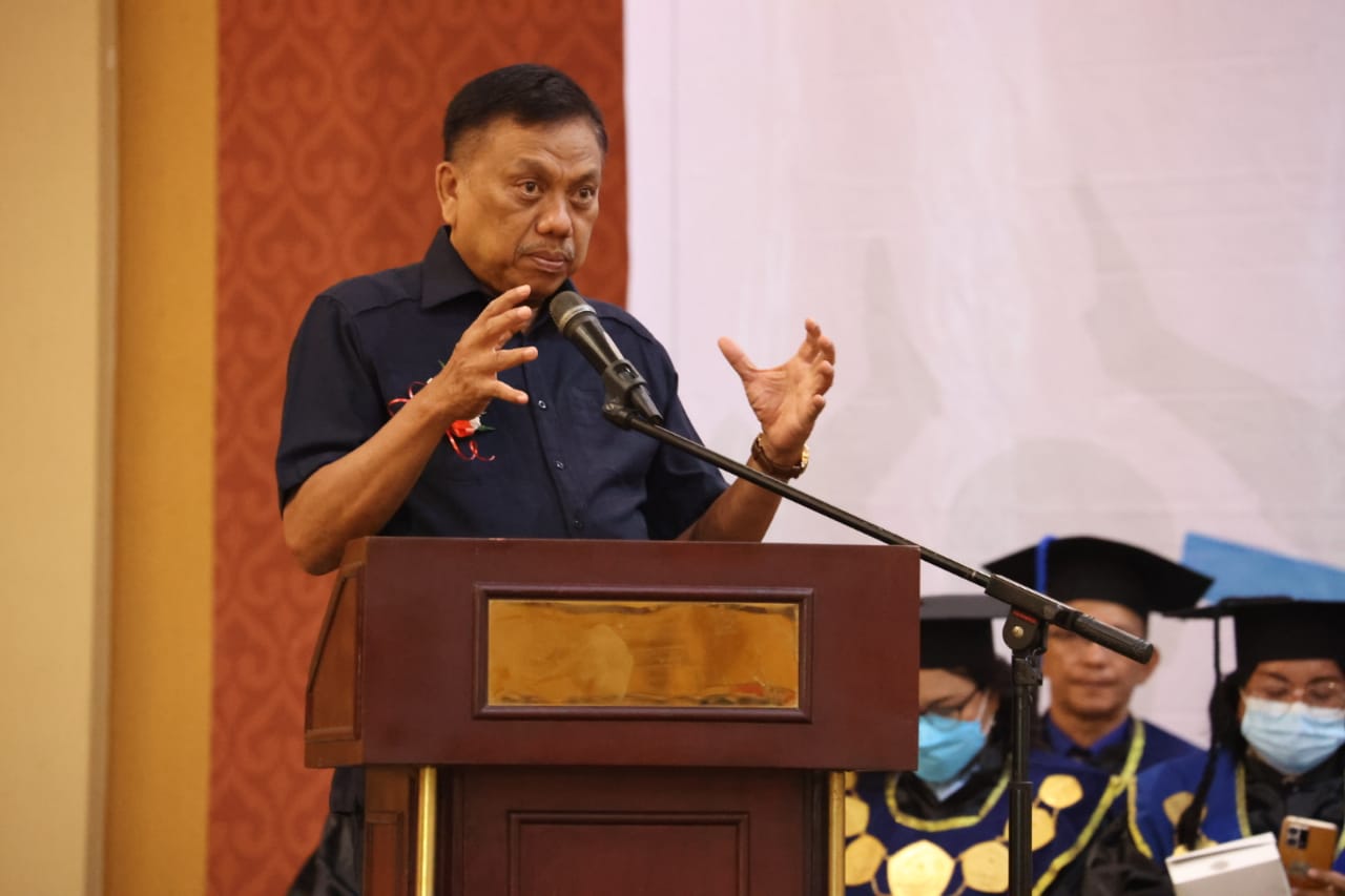 Hadiri Wisuda Poltekkes Manado, Olly Dondokambey: Manfaatkan Peluang Kerja