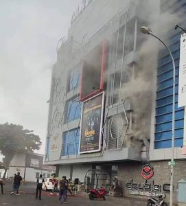 Pub Publo Megamas Terbakar, Polisi Pasang Garis Polisi