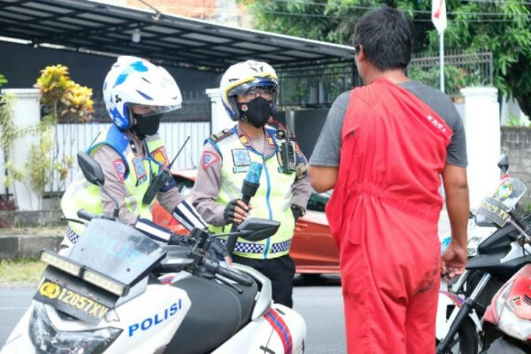 Warga Sulut Masih Abai Gunakan Helm Saat Berkendara 8 Warga Sulut Masih Abai Gunakan Helm Saat Berkendara