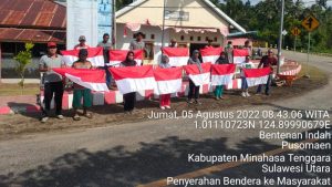 Meriahkan HUT ke-77 RI, Desa Bentenan Indah Bagi-bagi Bantuan Bendera ke Masyarakat