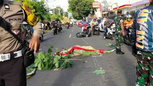 Pengendara Motor Tewas Terlindas Truk Kontainer di Paceda Bitung